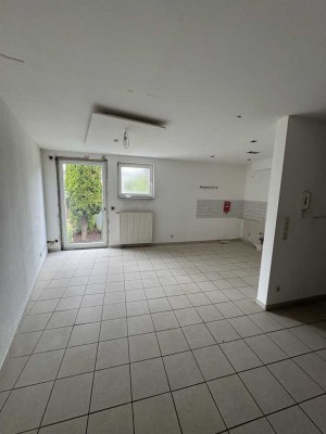 Helle 3-Zimmerwohnung mit Garten, Terrasse und großzügigem Wohnbereich in ruhiger Lage