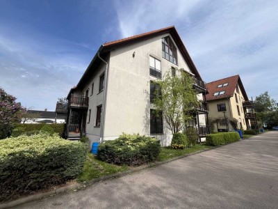 Für Eigennutzer.
Schöne 3 Zimmer Maisonette-Dachgeschoss-Wohnung mit Garage.