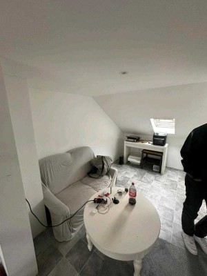 1-Zimmer Dachgeschosswohnung mit Balkon in Hamburg-Lurup