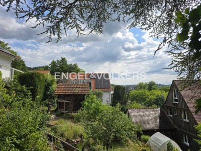 Wundervoller Rückzugsort: Bungalow unter dem Dach einer Zeder • Sanieren und genießen!