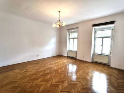 Schöne 2-Zimmer Altbauwohnung