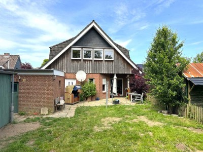 Zweifamilienhaus mit idyllischem Grundstück und Solaranlage
