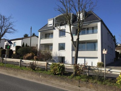 Vollständig renovierte Wohnung mit zwei Zimmern sowie Balkon und Einbauküche in Ober-Olm