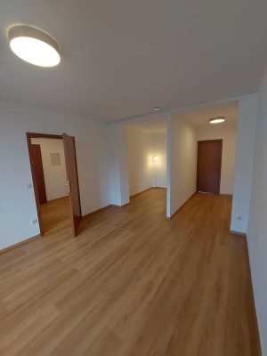 Modernisierte 1,5 Zimmer Wohnung mit neuer Einbauküche und großem Balkon (provisionsfrei)