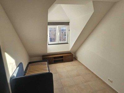 Helle, möblierte 2-Zimmer Dachgeschosswohnung in München Sendling-Westpark