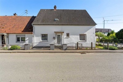 Schmuckes Häuschen in ruhiger Lage ! Sanierungsbedürftig!
