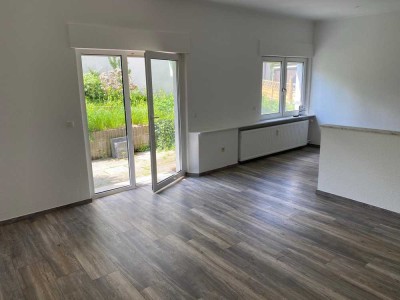 Schöne große Wohnung (ideal für 2 Pers.) + kleine Terrasse