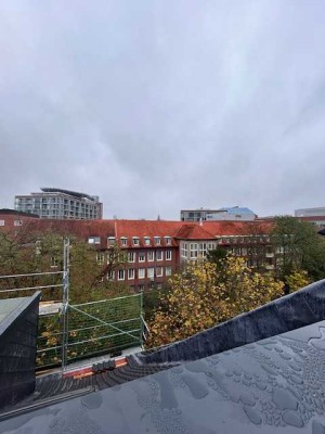 FRISCH AUSGEBAUT: TRAUMHAFTE DG-WHG. MIT DACHTERRASSE!