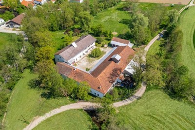Traumhafter historischer Dreiseithof mit großem Grundstück und Ausbaupotential nahe Erding