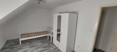 WG-Zimmer in einer DG-Wohnung mit gehobener Ausstattung in Filderst.-Bernh. nur 3 Gehmin. zur S-Bahn