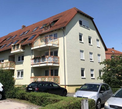 Sonnige DACHGESCHOß-Wohnung mit TERRASSE - frisch renoviert/ Saniert