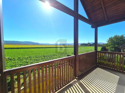 WOHNEN IM GRÜNEN MIT TRAUMHAFTER AUSSICHT!