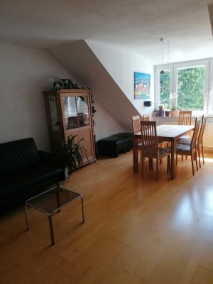 4 Zi Wohnung mit großen Kinderzimmern in familienfreundlicher Gegend