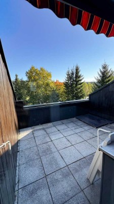 Gemütliche & möblierte 2-Zimmer-Dachgeschosswohnung mit zwei Balkonen & traumhafter Aussicht