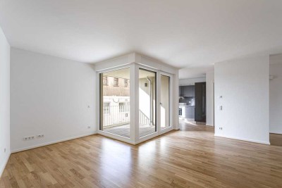 SONNIGE 3 Zimmer Wohnung mit Balkon & EBK!