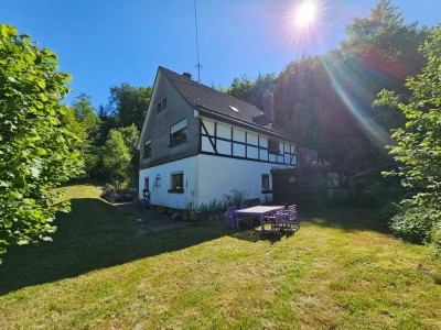 2 Familien Wohn- oder Ferienhaus mit großem Grundstück in ruhiger Waldrandlage von Lennestadt