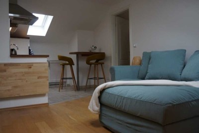 Moderne, helle Dachgeschoss-Wohnung in Alt-Taufkirchen