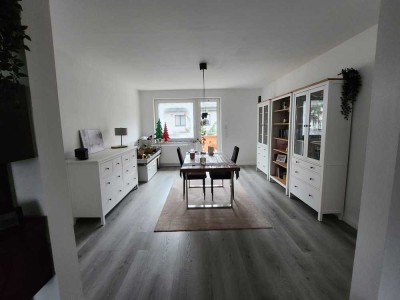 Moderne, neu renovierte Maisonette Wohnung mit großem Süd Balkon und EBK