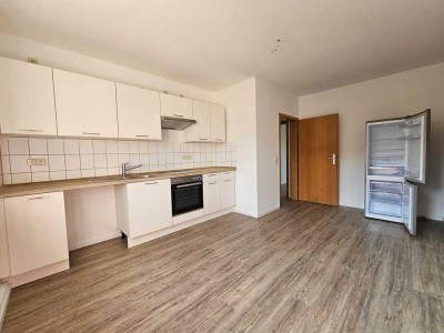 sanierte, geräumige 2 Raum inkl. EBK und Balkon