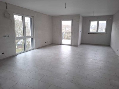 Erstbezug mit Balkon und Einbauküche: Geschmackvolle 3-Raum-Wohnung mit geh. Innenausstattung