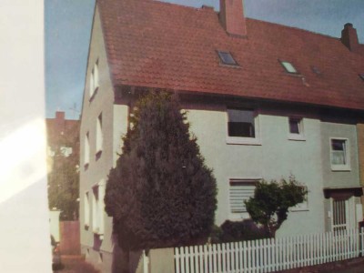 Gut geschnittene, ruhige 3 ZKB, EBK mit neuen Markengeräten, großer Garten, Garage, Stellplätze