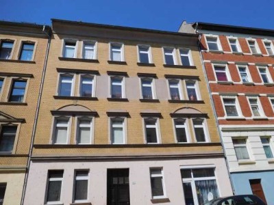 WG - geeignet ! - 2 Zimmer, Tageslichtbad - ruhige Seitenstraße