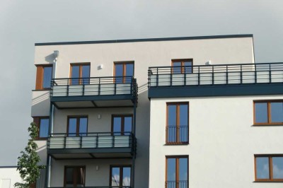 Nah am Himmel! Helle, moderne 2-Zimmer-Penthouse-Wohnung mit EBK u. Balkon
