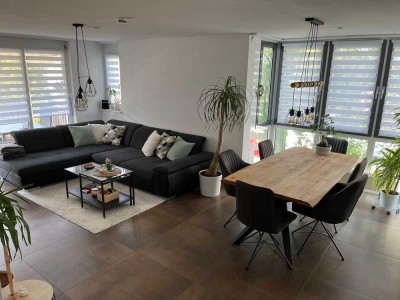 !! RESERVIERT !! Neu renovierte 4,5-Zimmer-Wohnung mit gehobener Innenausstattung mit Balkon und EBK