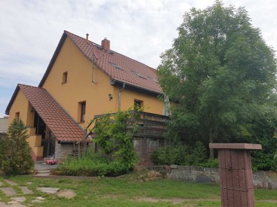Resthof mit 5 Zimmern im Landhausstil und großem Gewölbekeller
