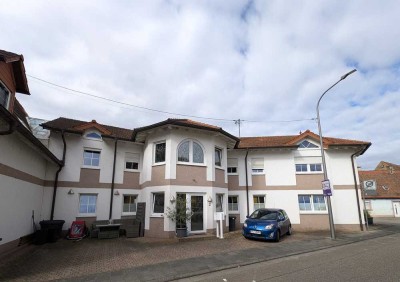 Großzügig geschnittene 3-Zi.- Wohnung mit viel Tageslicht