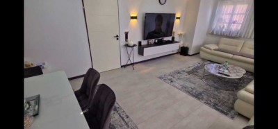 Geschmackvolle, vollständig renovierte 3-Raum-DG-Wohnung mit gehobener Innenausstattung in Füssen