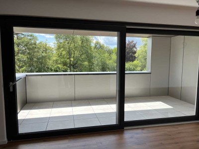 Exklusive, neuwertige 3-Zimmer-Terrassenwohnung mit Balkon und EBK in Böblingen