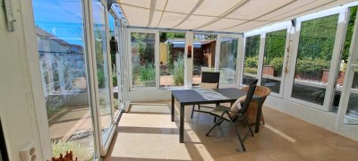 Moderne 3,5-Zimmer-Erdgeschosswohnung mit verglaster Terrasse & Tiefgaragenstellplatz in Illingen