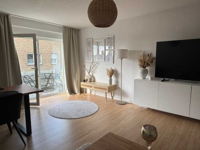 Helle Zwei Zimmer Wohnung mit Balkon