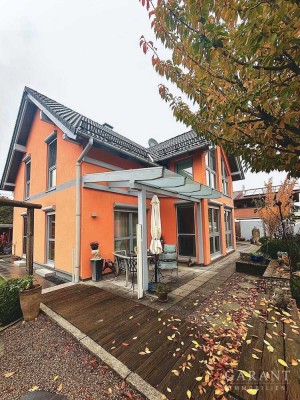 Neuer Preis! Charmantes, gepflegtes Einfamilienhaus mit einladender Terrasse und Garten.