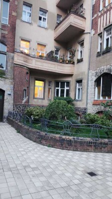 Majestätisches Wohnen im Altbau: Mitten in der Stadt, umgeben von Grün