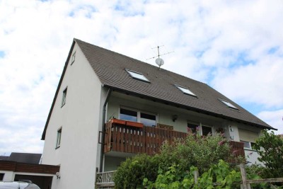 Große 3 Zi. DG-Wohnung mit EBK in Nbg. Großgründlach