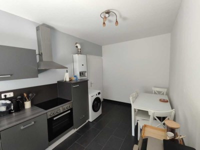 Frei ab 1.8. Kleine, charmante 2-Zi.-Altbauwohnung mit moderner EBK und neuwertigem Tageslichtbad!