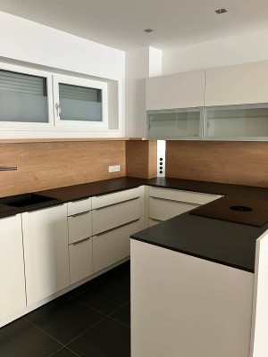 Moderne Immobilie und Wohnkomfort in zentraler Ruhelage