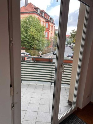 Renovierte 3-Zimmer-Wohnung mit Balkon im 1. OG in Würzburg-Dom