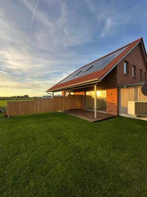 3 Zimmer Doppelhaushälfte mit Holzterrasse und Garten in Butjadingen