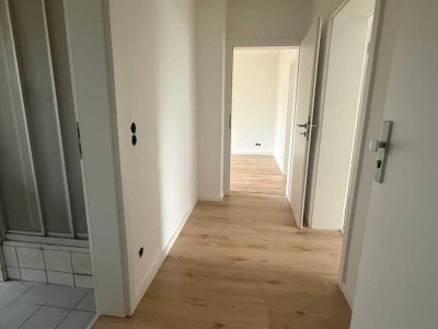 Frisch renovierte 2,5-Zimmer-Wohnung im Erdgeschoss in zentraler Lage