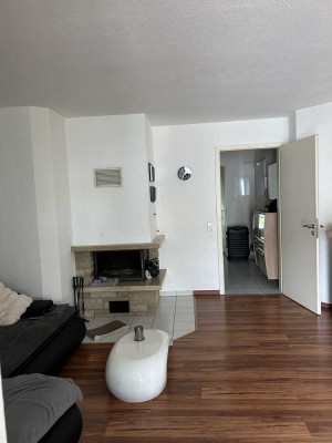 Neuwertige Wohnung mit zwei Zimmern sowie Balkon und Einbauküche in Wiesbaden
