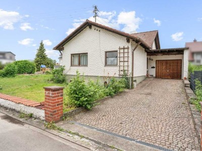Schönes Einfamilienhaus mit Garten und Garage in ruhiger Lage