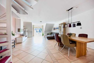 Mit Weitblick in die Zukunft! 3-Zimmer Maisonettewohnung mit 2 PKW-Stellplätzen in gesuchter Lage!