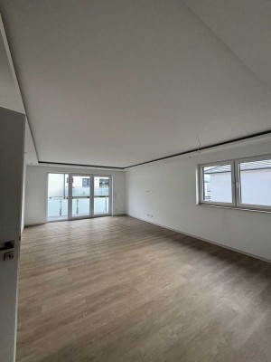 Neubau Erstbezug - Lichtdurchflutete 4 Zimmer  Wohnung im 1. OG