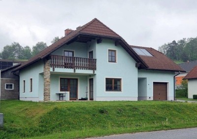 Platz für die große Familie: 5 Schlafzimmer, 3 Garagen