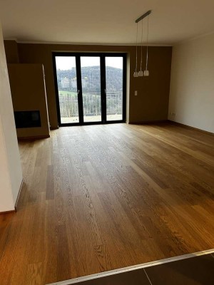 Moderne 7-Zimmer-Wohnung mit Balkon und Einbauküche in Tawern-Fellerich