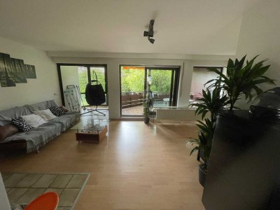 Geschmackvolle 3-Zimmer-Maisonette-Wohnung mit Balkon und EBK in Böblingen
