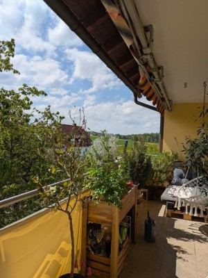 4 Zimmer Wohnung mit EBK, Balkon und Garage